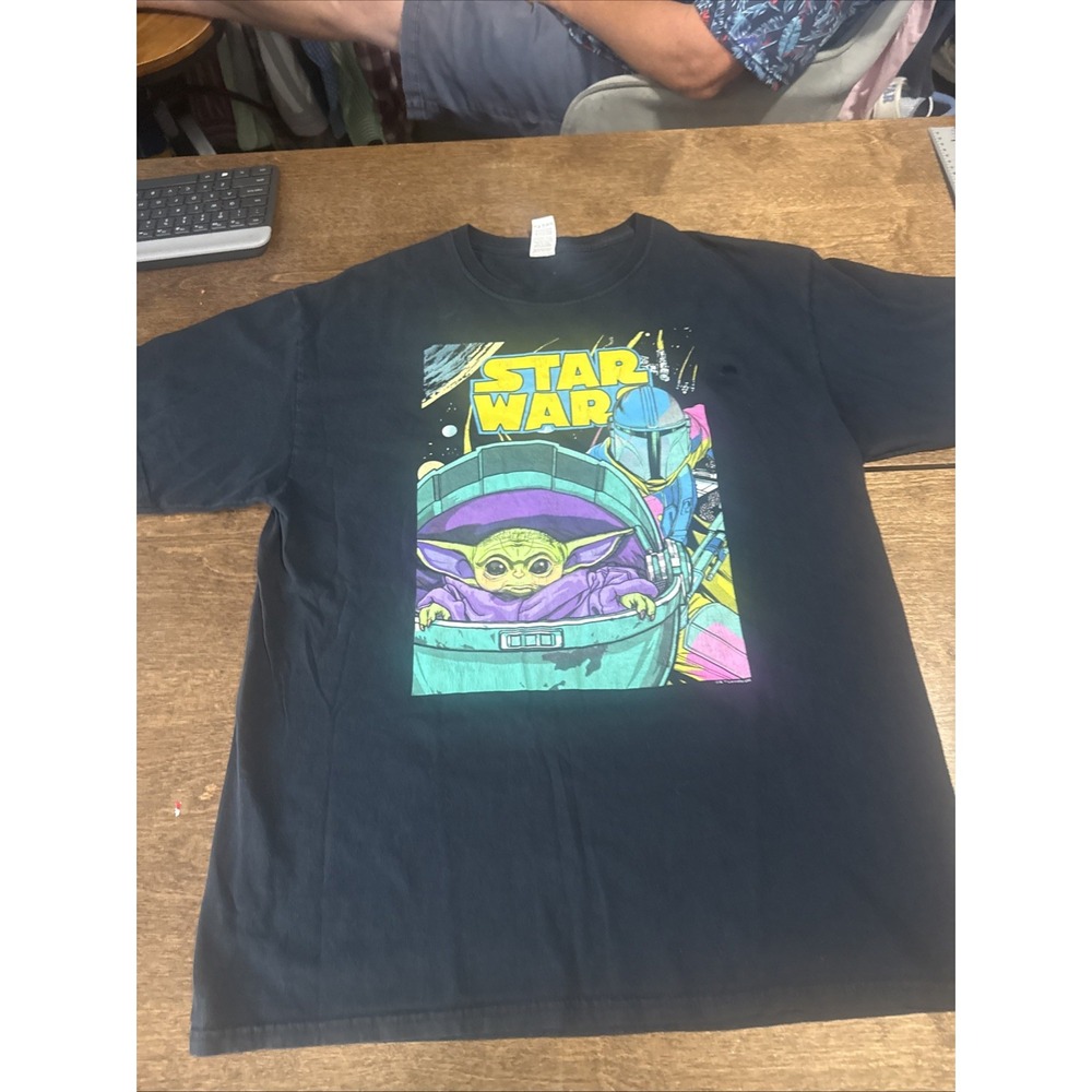 Star Wars The Mandalorian T-shirt Size Large